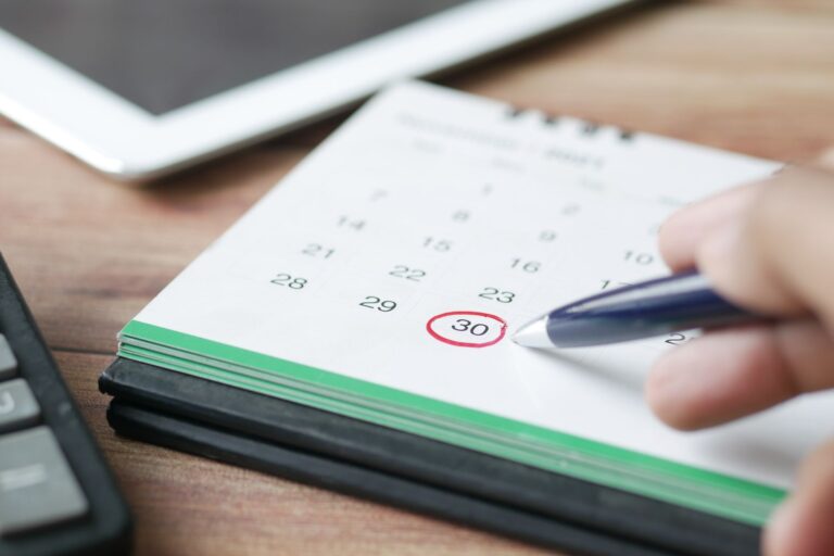 Ferien, Feiertage und Brückentage 2026 in NRW: alle Termine Feiertage 2026 NRW – Kalender mit markiertem freien Tag und Brückentag