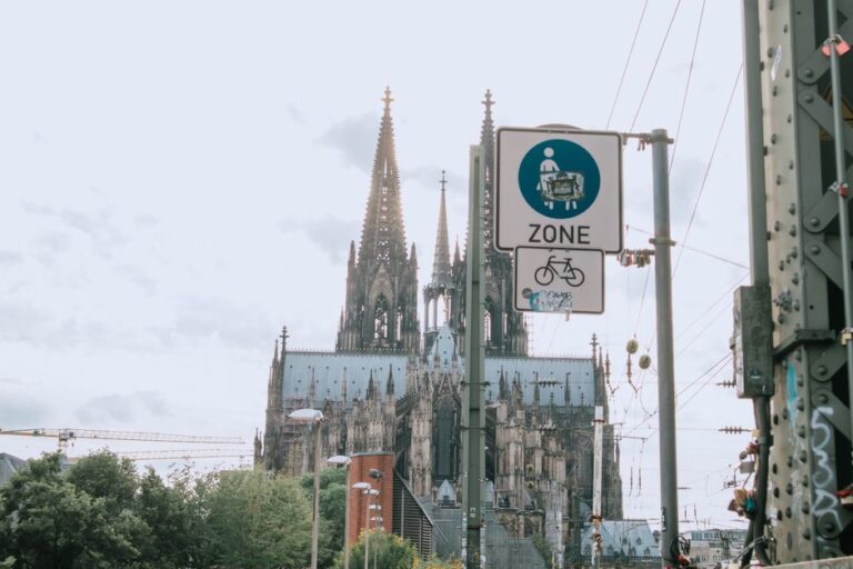 Sehenswürdigkeiten in NRW: Top-Ziele für jeden Geschmack Sehenswürdigkeiten NRW – Kölner Dom