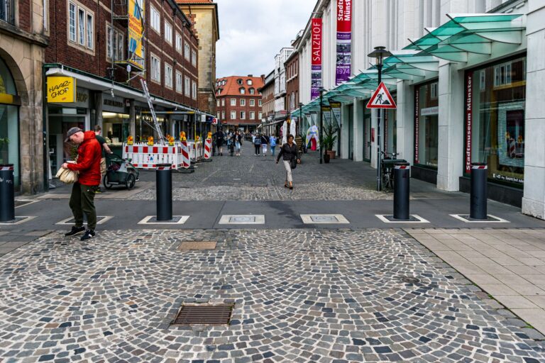 Verkaufsoffene Sonntage NRW – Fußgängerzone mit Geschäften in der Münsteraner Innenstadt