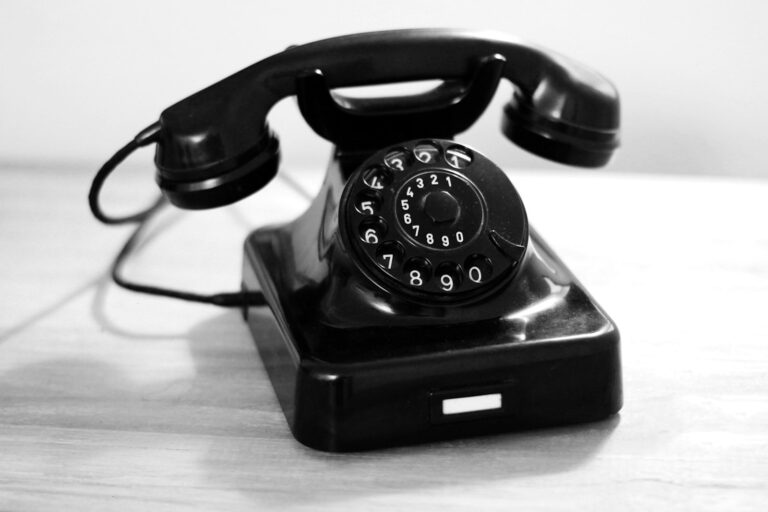 Vorwahlen NRW – klassisches schwarzes Telefon mit Wählscheibe